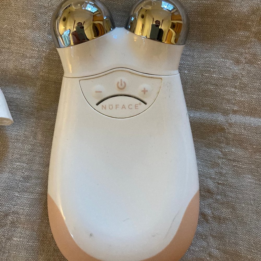 Nuface Trinity + ELE attachment EUC